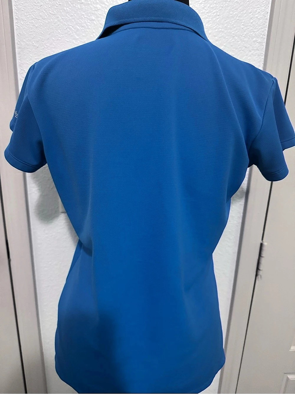 Columbia Women's Blue Polo Shirt Size Medium Like New - Picture 2 of 7